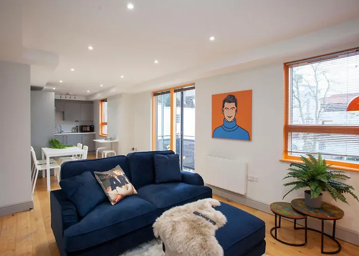 Higgihaus Cabot Mews #36 Fantastic Location *