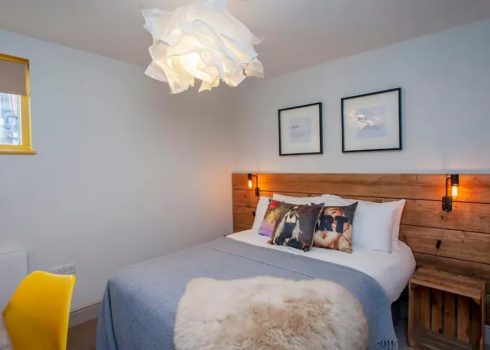Higgihaus Cabot Mews #36 Fantastic Location Bristol