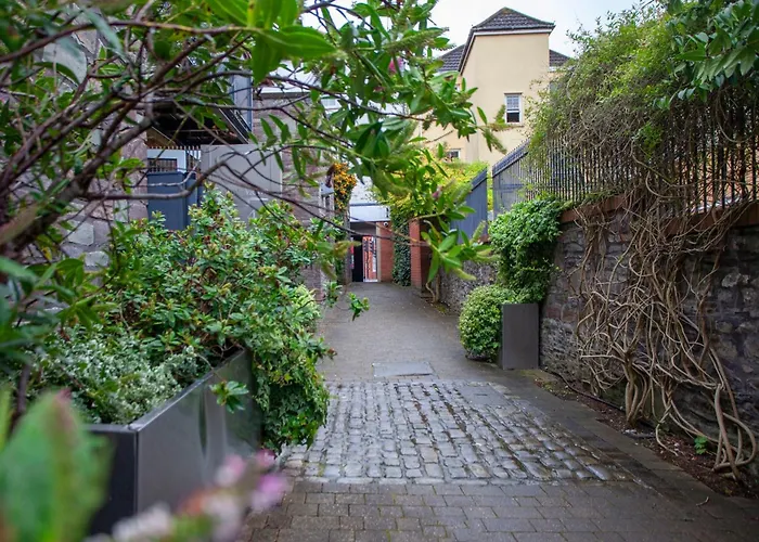 Higgihaus Cabot Mews #36 Fantastic Location Bristol