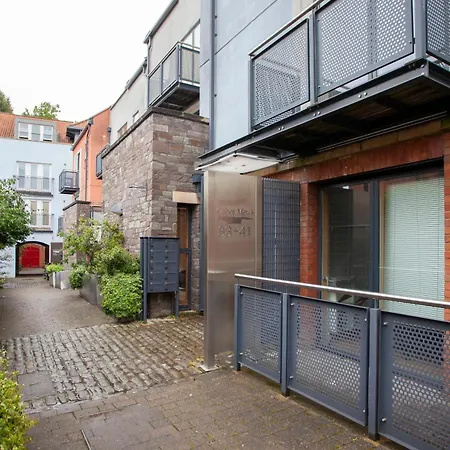 Higgihaus Cabot Mews #36 Fantastic Location Apartment